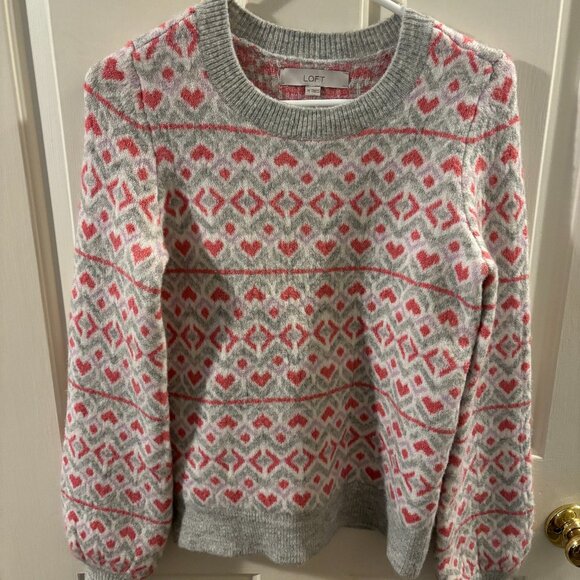 LOFT Women's Knit Crewneck Gray/Pink Sweater with Hearts ~ XS ~ Super Soft - Picture 1 of 5